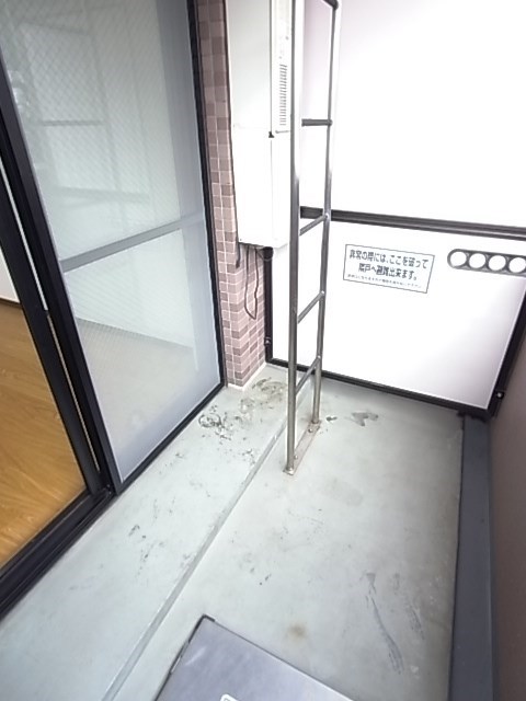 バルコニー　暖かな日差しのふりそそぐバルコニー