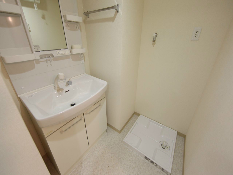 洗面設備　脱衣所　独立洗面台（シャンプードレッサー）洗濯機用意できます