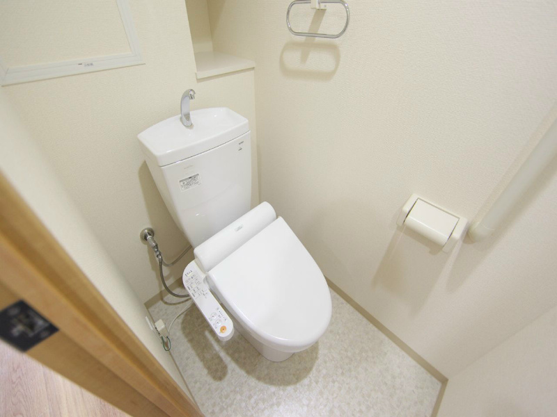 トイレ　温水洗浄暖房便座付トイレ