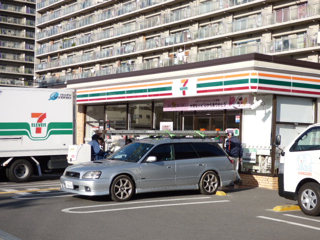 コンビニ　セブンイレブン（コンビニ）まで400m