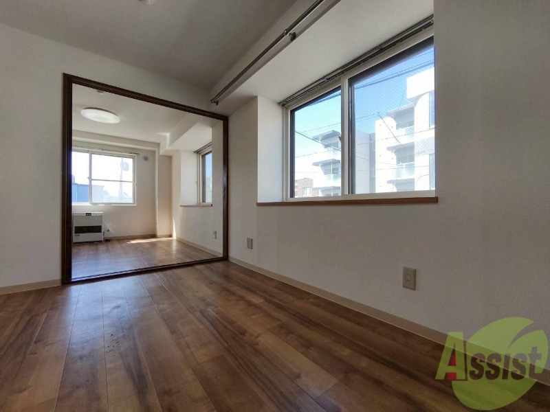 居室・リビング　広くてキレイなお部屋が広がっていて、充実した生活が送れそう。