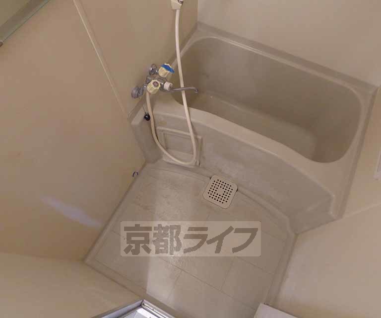 バス・シャワールーム　清潔感あるバスルーム