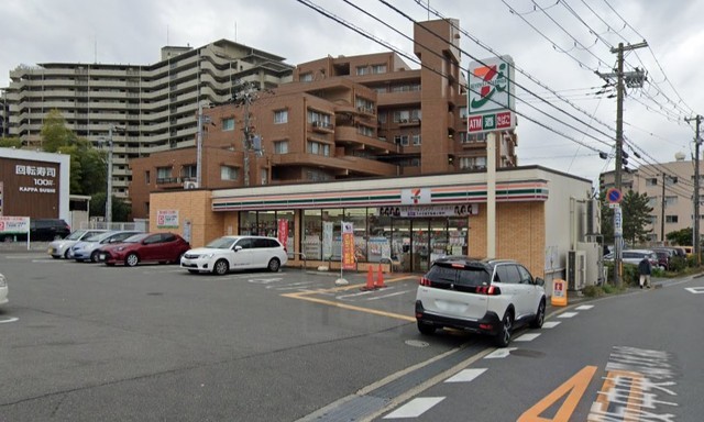 コンビニ　セブンイレブン　豊中上新田4丁目店（コンビニ）まで484m