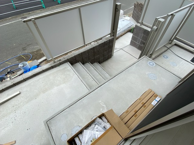 バルコニー　別階