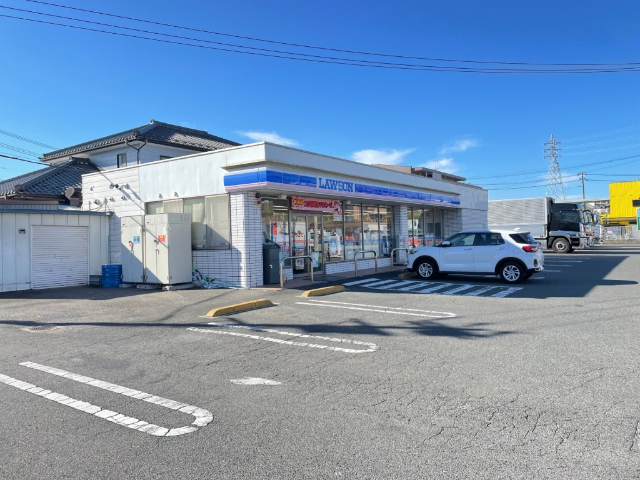 コンビニ　ローソン（コンビニ）まで710m