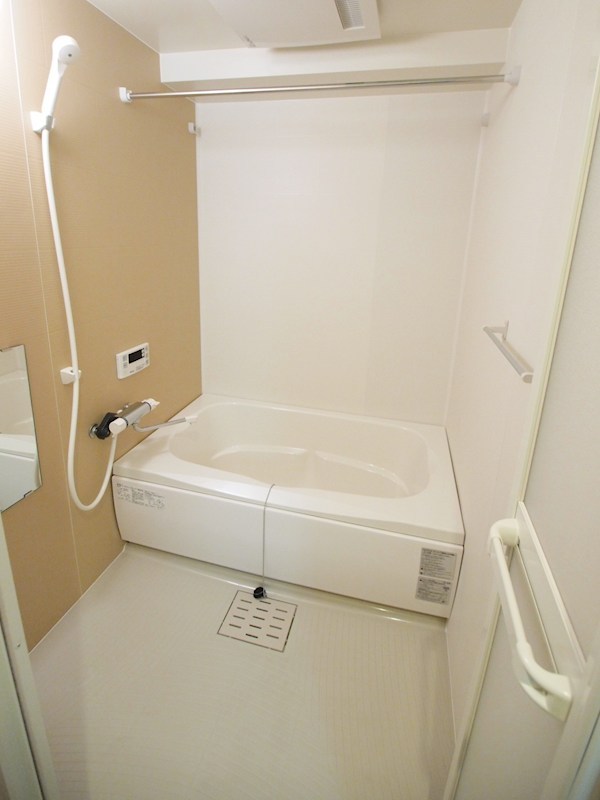 バス・シャワールーム　高性能な浴室。追炊きや浴室乾燥など