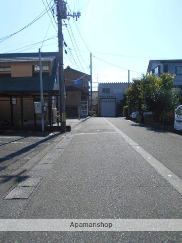 その他　前面道路（その他）まで0m