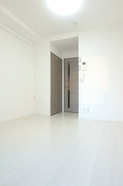 居室・リビング　ホワイトフローリング