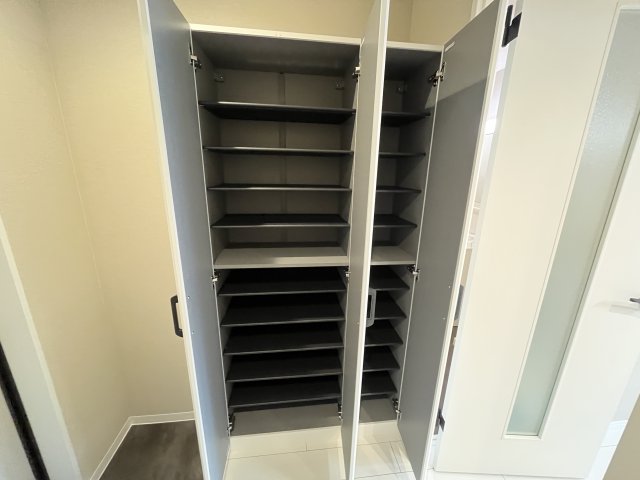 収納　イメージとして同マンション他部屋を表示しています