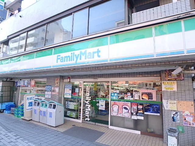 コンビニ　ファミリーマート（コンビニ）まで306m