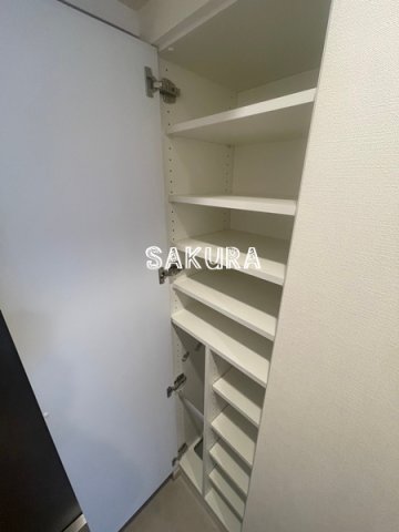 玄関　収納豊富なシューズボックスです♪