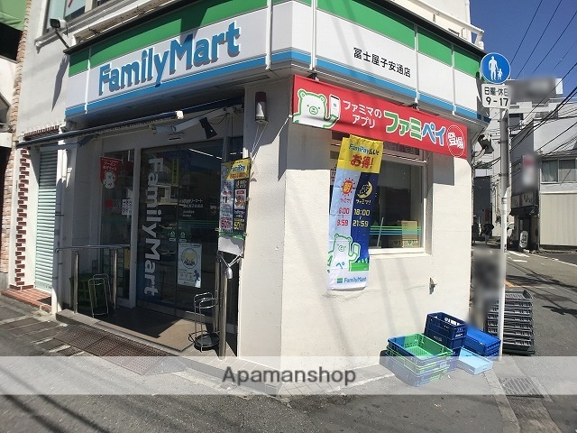 コンビニ　ファミリーマート（コンビニ）まで413m