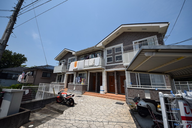 建物外観　★程よい緑に囲まれた、居心地の良い物件です★