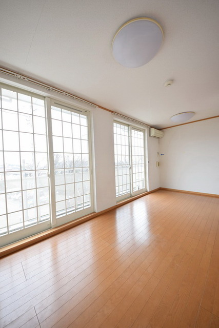 居室・リビング　★陽当りのよいリビングです★