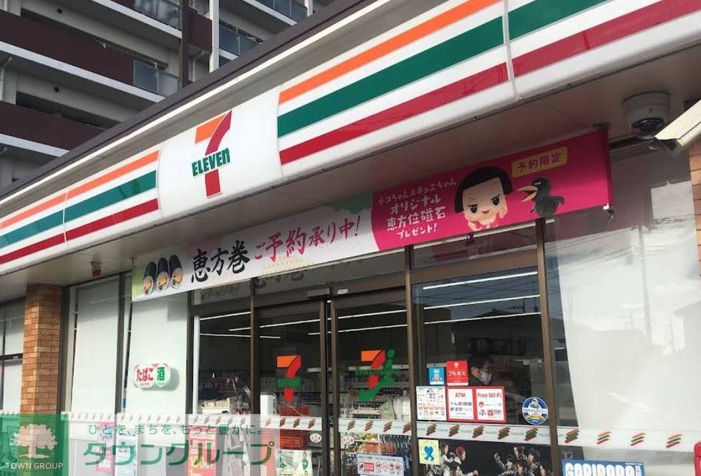 コンビニ　セブンイレブン鴻巣本町5丁目店（コンビニ）まで390m