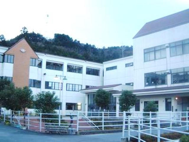 小学校　栗東市立治田東小学校（小学校）まで985m