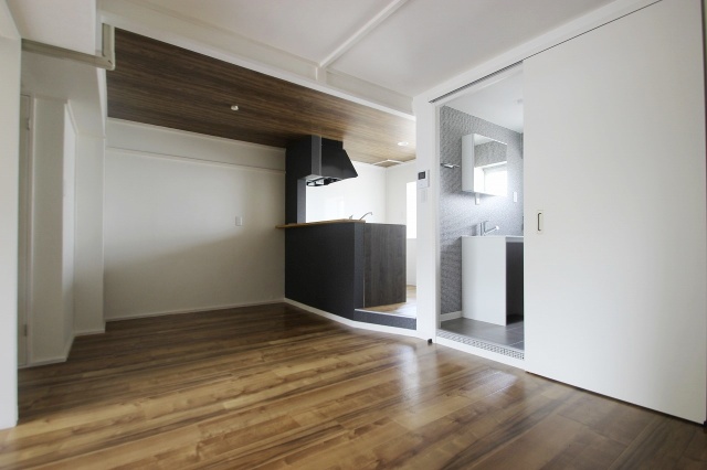 居室・リビング　別号室の写真です（反転）