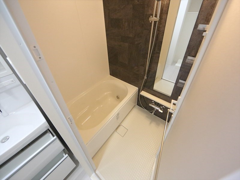 バス・シャワールーム　浴室暖房乾燥機付　追い焚き・オートバス機能付お風呂