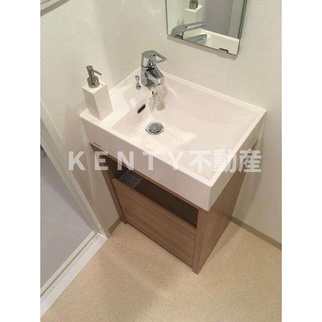 洗面設備　明るい洗面所です