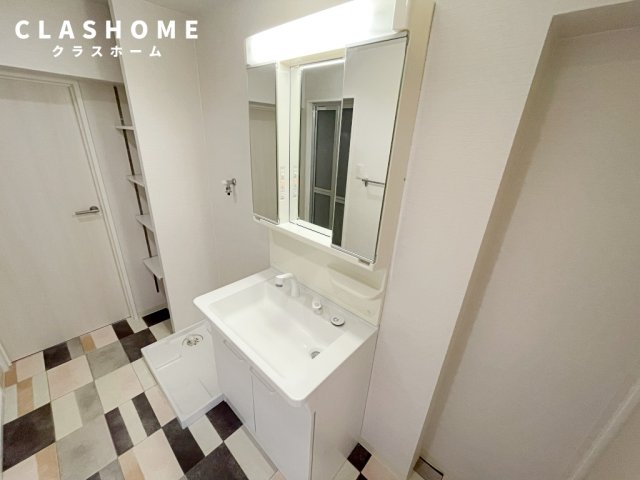 洗面設備　同物件の別部屋になります。