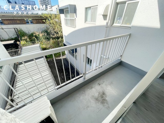 バルコニー　同物件の別部屋になります。