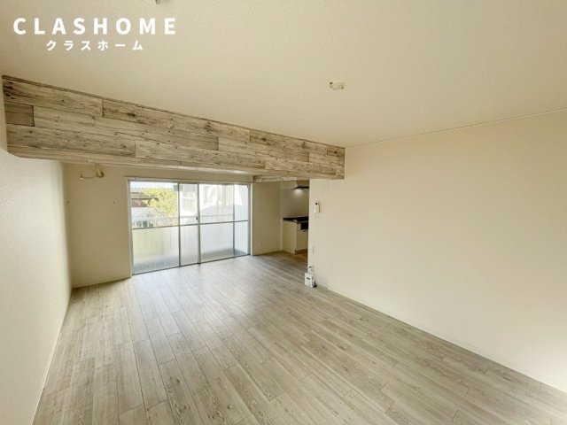 居室・リビング　同物件の別部屋になります。