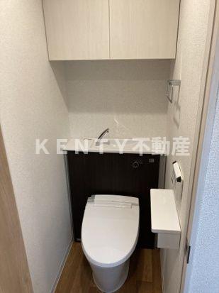 トイレ　落ち着いた色調のトイレです