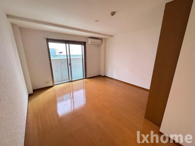 居室・リビング　こちらのリビングで趣味の時間をお楽しみください