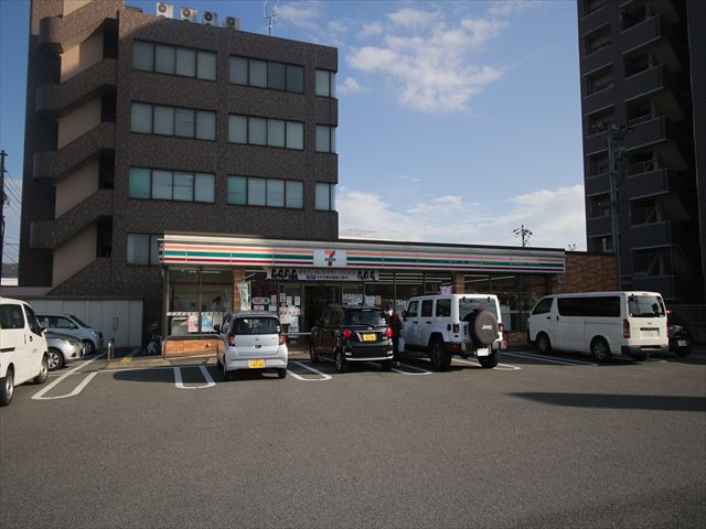 コンビニ　セブンイレブン東広島西条中央4丁目店（コンビニ）まで529m