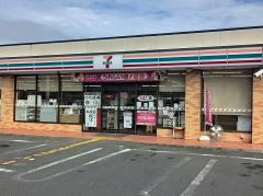 コンビニ　セブンイレブン舞鶴西町店（コンビニ）まで889m