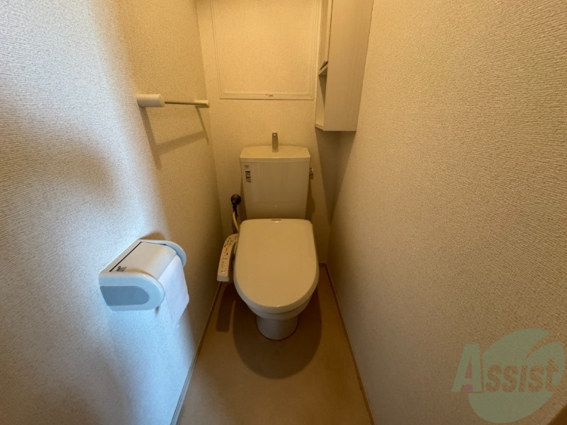 トイレ　トイレはウォシュレット機能付きです。安心して使用できますね。