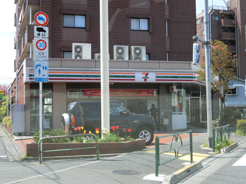 コンビニ　セブンイレブン練馬下石神井2丁目店（コンビニ）まで764m