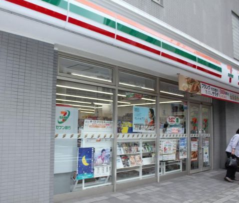 コンビニ　セブンイレブン日本橋人形町3丁目店（コンビニ）まで112m