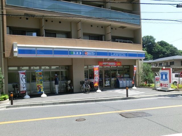 コンビニ　ローソン松戸市役所前店（コンビニ）まで570m