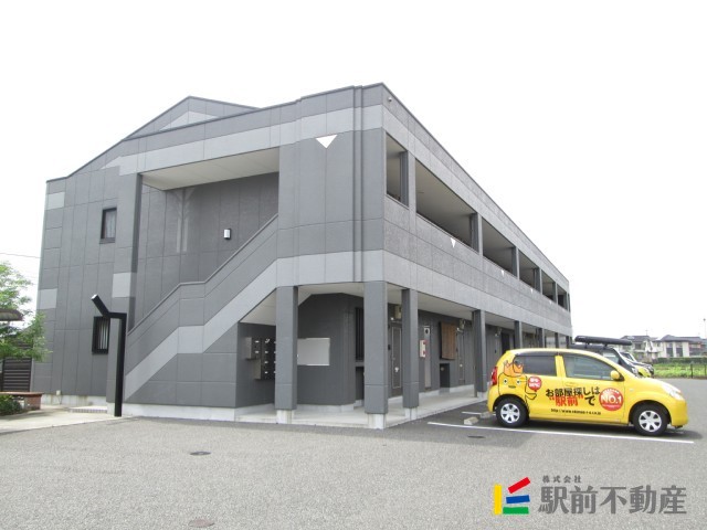 建物外観　2階建ての物件です