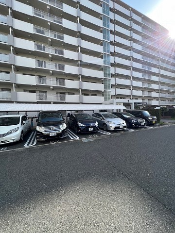 駐車場　駐車場に車を止められます