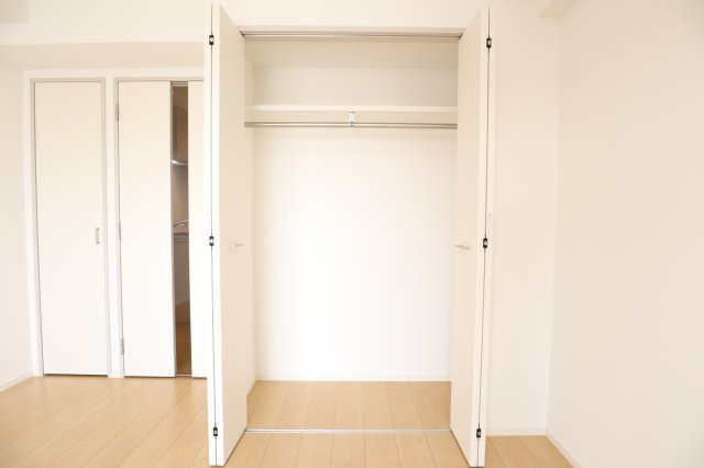 収納　別号室のもの（反転タイプ）になります。現状優先。