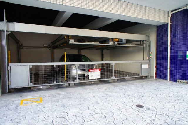 駐車場　駐車場があるので、車を買う予定の方も安心です
