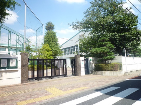 中学校　大森第三中学校（中学校）まで596m