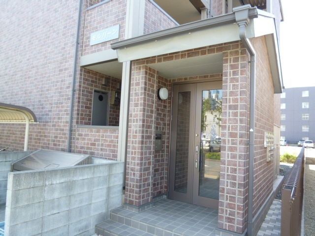 エントランス　★安心のオートロックで来訪者確認★