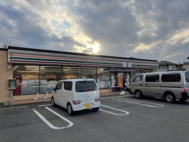コンビニ　セブンイレブン（コンビニ）まで1005m