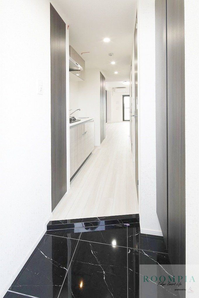 玄関　※同タイプの別のお部屋です。