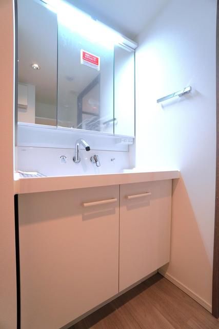 洗面設備　スペースが確保できる洗面所です