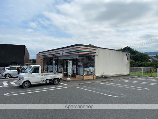 コンビニ　セブンイレブン（コンビニ）まで947m