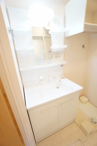 洗面設備　※同物件、反転タイプの写真になります。