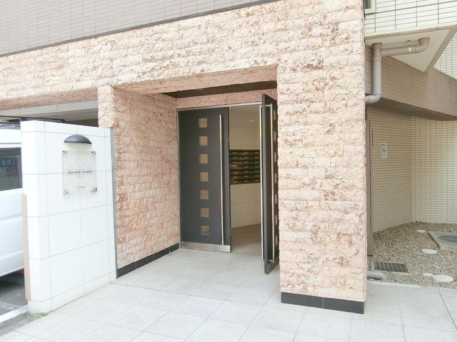 エントランス　★お問い合わせはタウンハウジングまで★