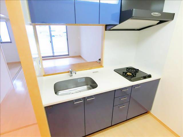 キッチン　コンロ付きで購入の手間や費用が省けますね。