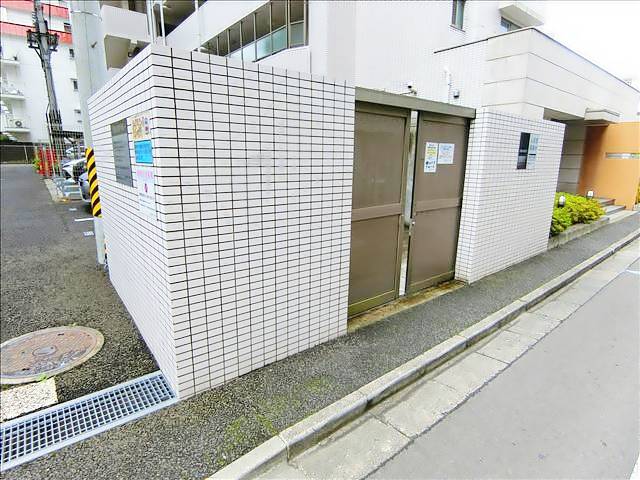 その他　敷地内にゴミ捨て場がございます。