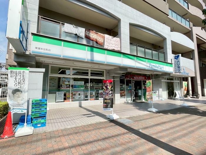 コンビニ　ファミリーマート（コンビニ）まで175m