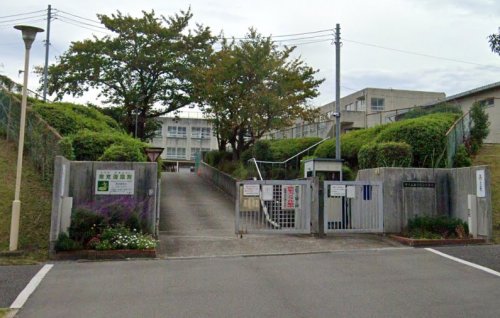 小学校　新檜尾台小学校（小学校）まで399m